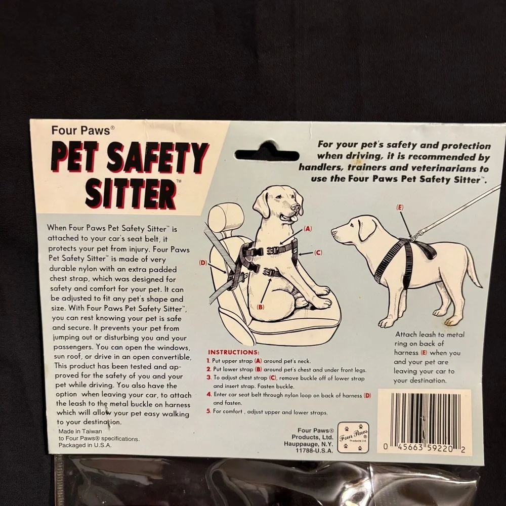Four Paws Pet Safety Sitter Car Harness Dog & Cat between 10 to 20 lbs. new